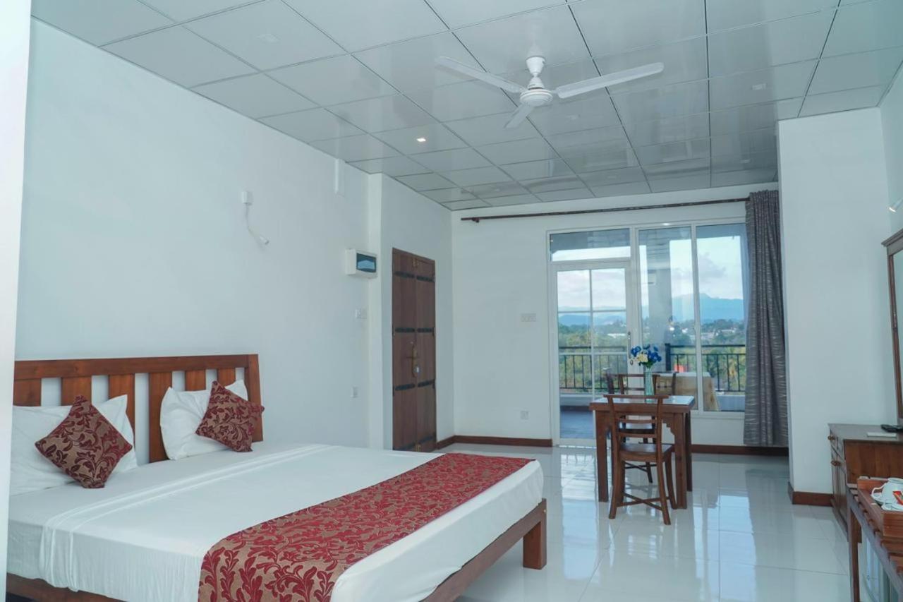 Elegance Range Resort Канди Екстериор снимка